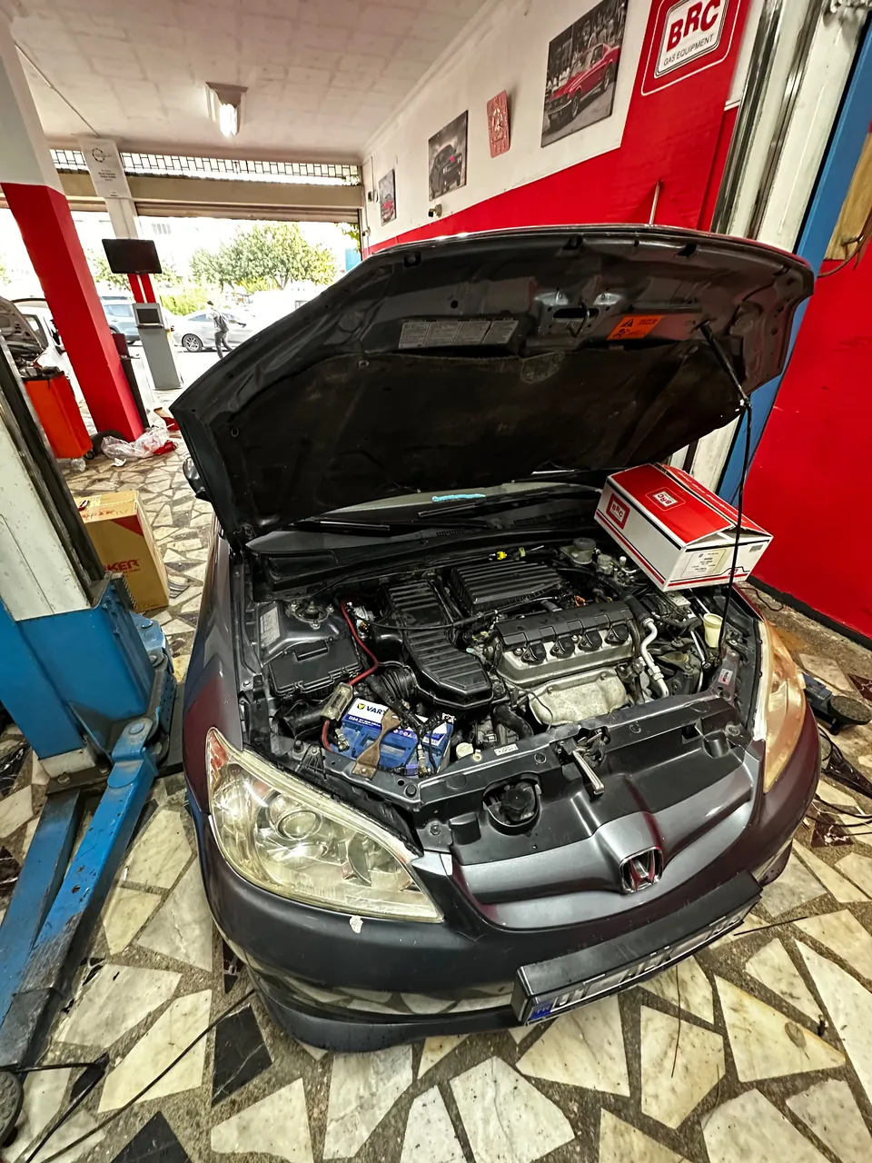 LPG dönüşümü için hazırlanan aracın motor bölmesi